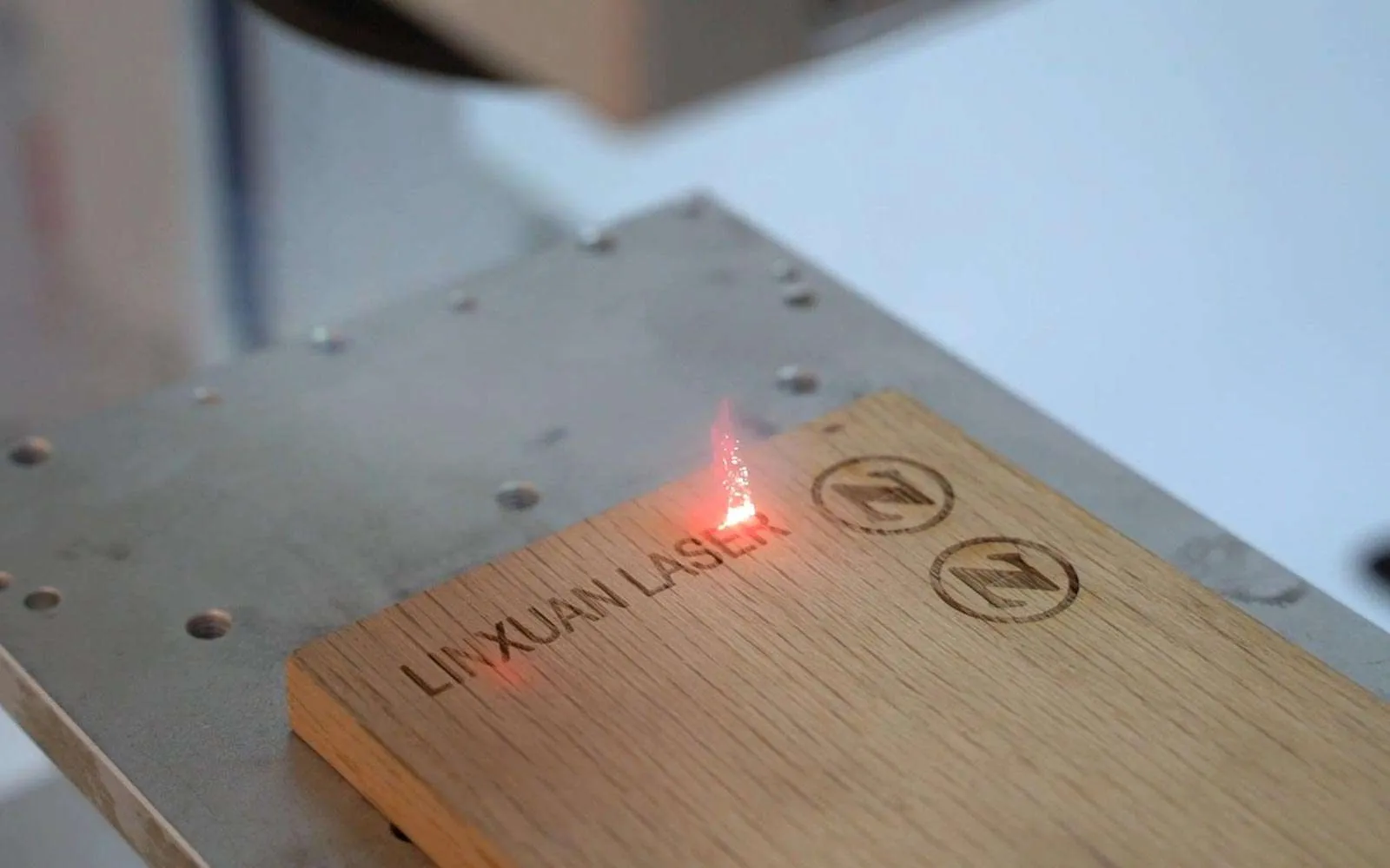 Laser Engraving on Wood - Linxuan Laser